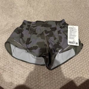 lululemon hotty hot camo shorts size 4